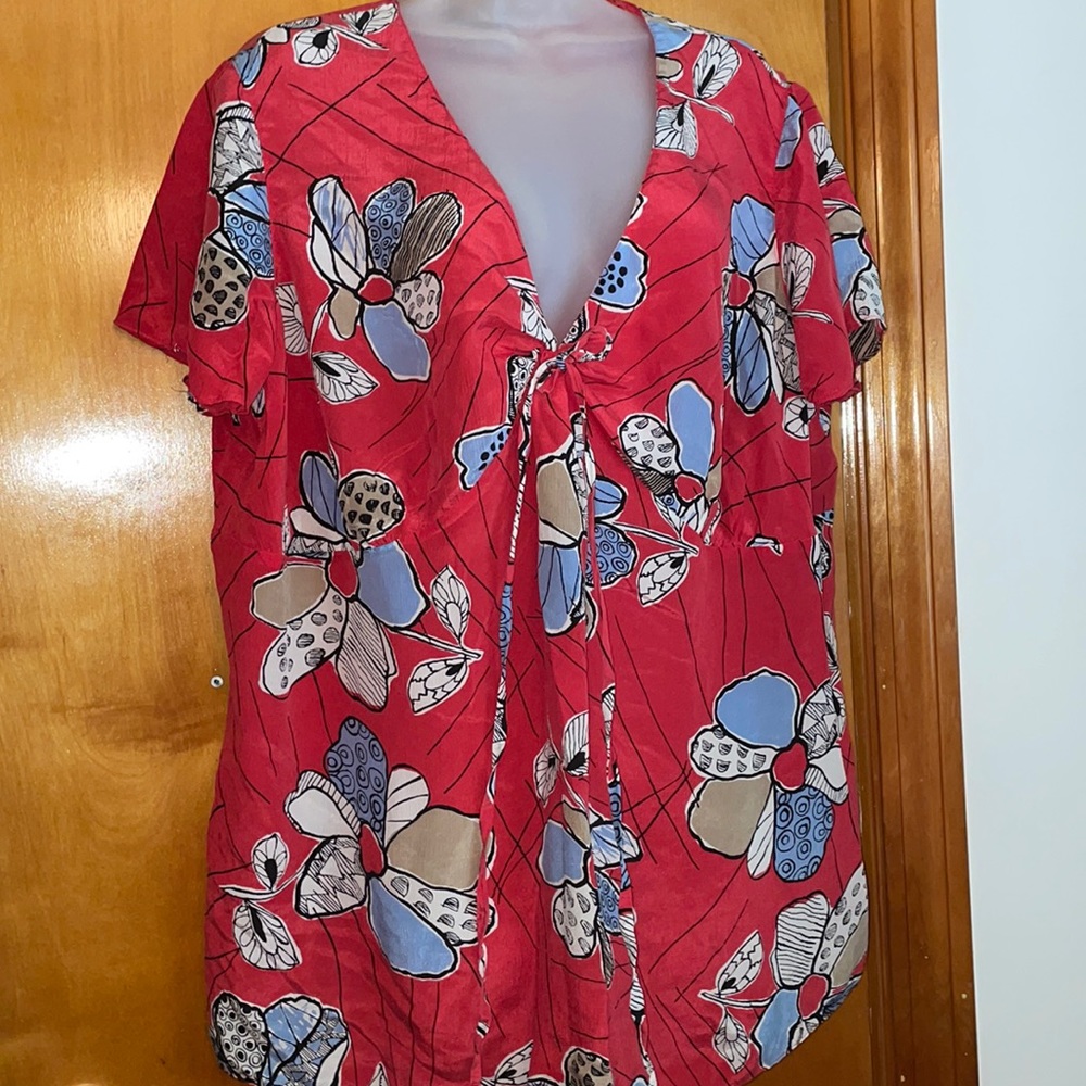 Red with flowers silk short sleeve blouse.